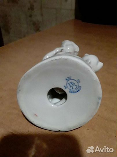 Фарфоровая статуэтка