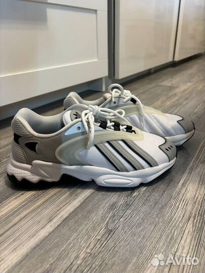 Кроссовки adidas oztral