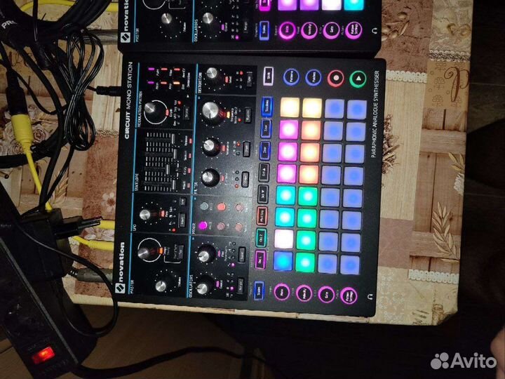 Novation circuit mono station