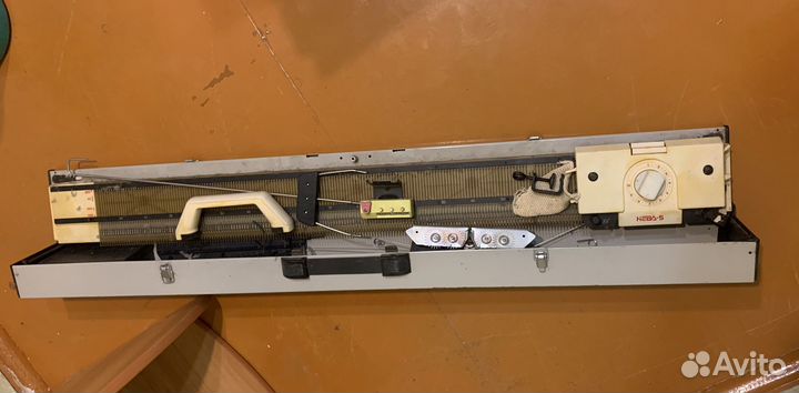 Вязальная машинка Нева-5