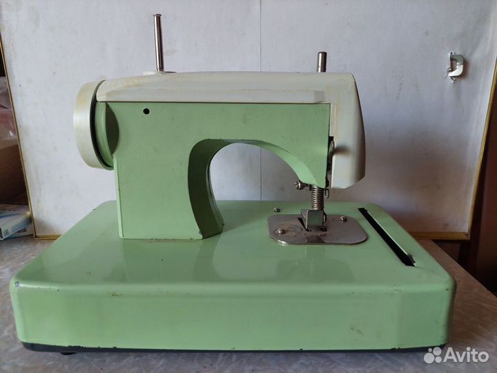 Детская швейная машинка. Ладушка. СССР
