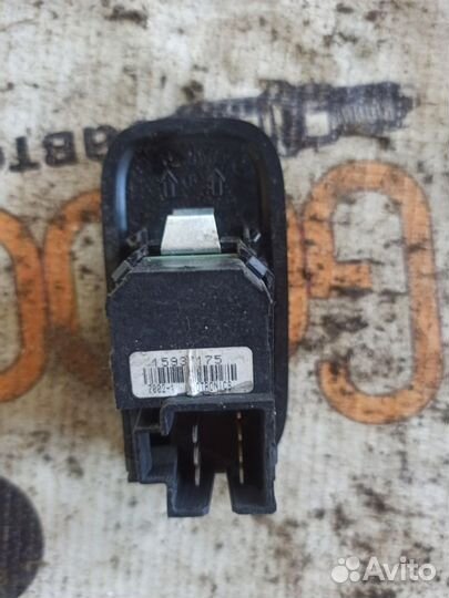 Кнопка стеклоподъемника Chevrolet Trailblazer