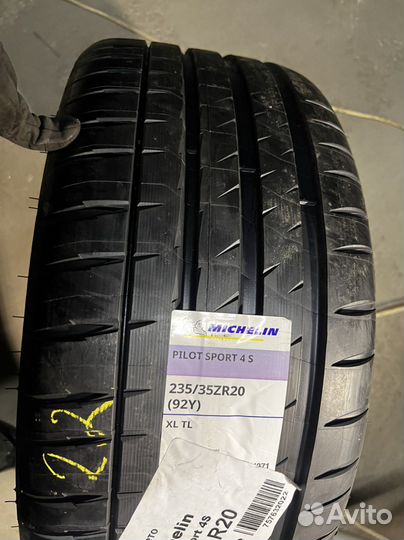 Michelin Pilot Sport 4 S 235/35 R20