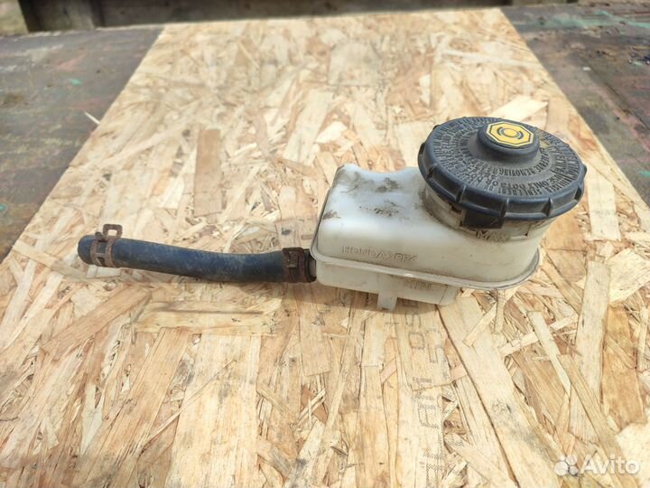 Бачок тормозной жидкости на Honda Civic