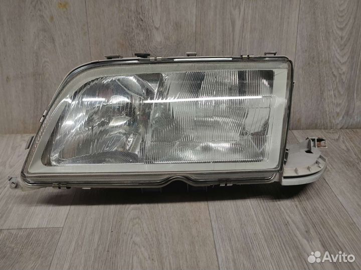 Фара левая на Mercedes Benz w 202 рестайлинг
