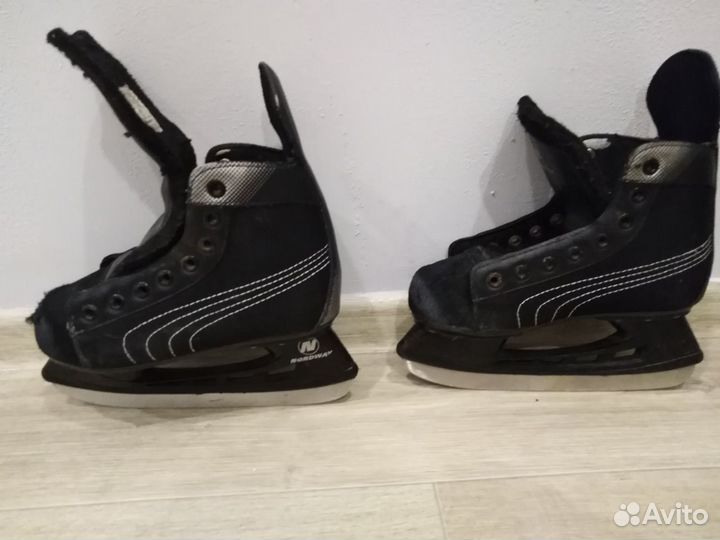 Коньки хоккейные