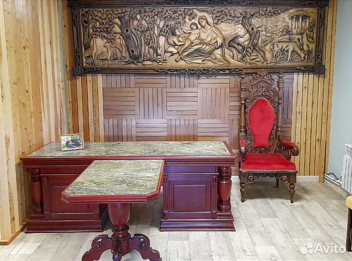 Резное панно из дерева