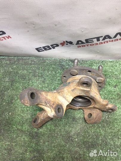 Кулак поворотный передний левый Mitsubishi Carisma