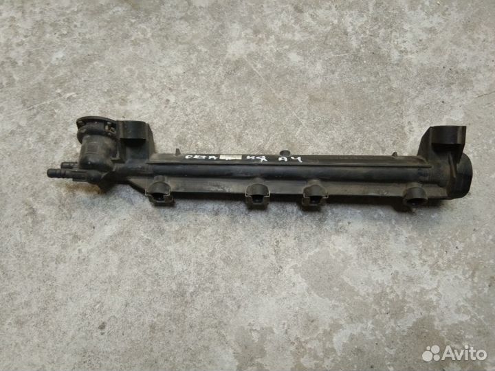 Топливная рампа Шкода Октавия A4 1.6