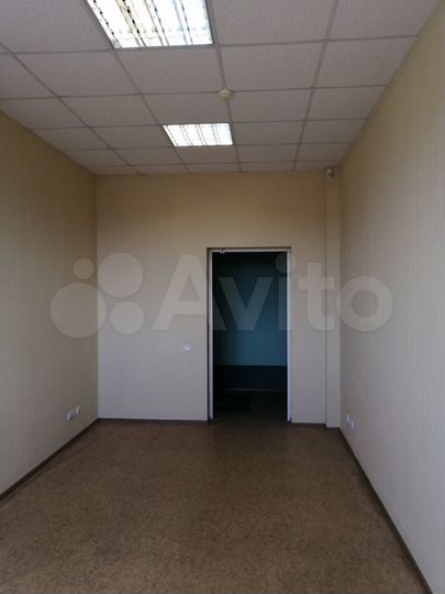 Административное здание 4 этажа, земельный участок