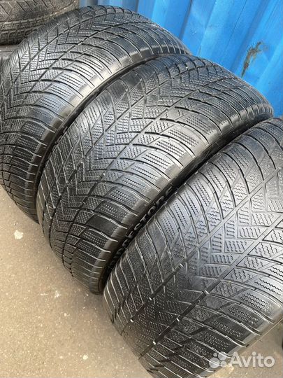 Bridgestone Blizzak LM-001 285/45 R21 113V