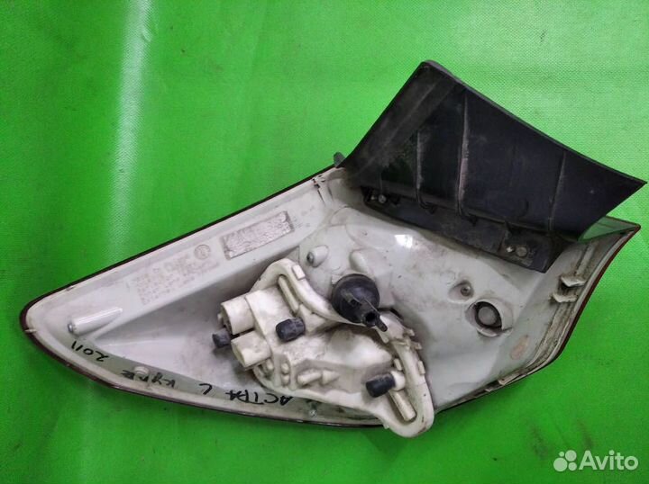 Фонарь правый задний Opel Astra J