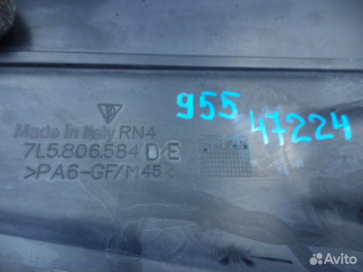 Накладка моторного отсека правая Porsche Cayenne