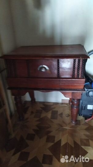 Старинная Тумбочка