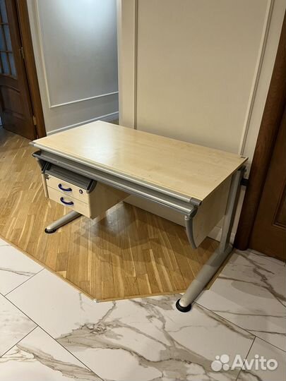 Растущая парта moll