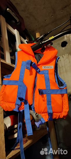 Спасательный жилет