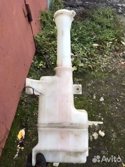 Бачок омывателя Mazda Premacy 2000 г