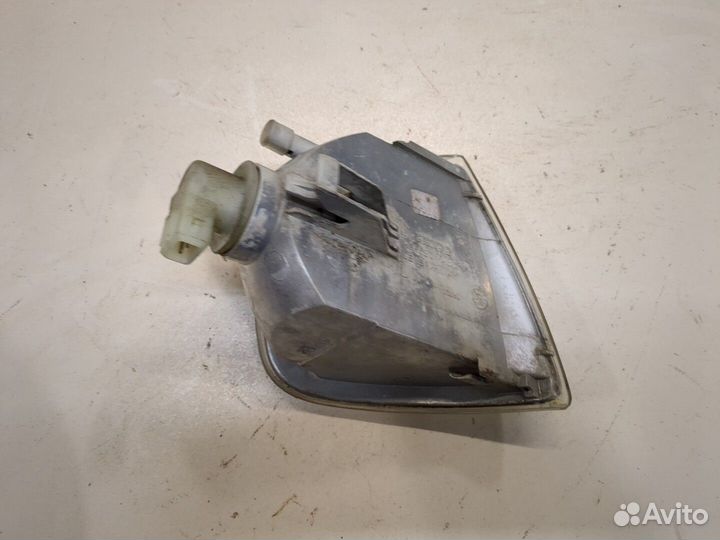 Поворот Volkswagen Polo, 2000