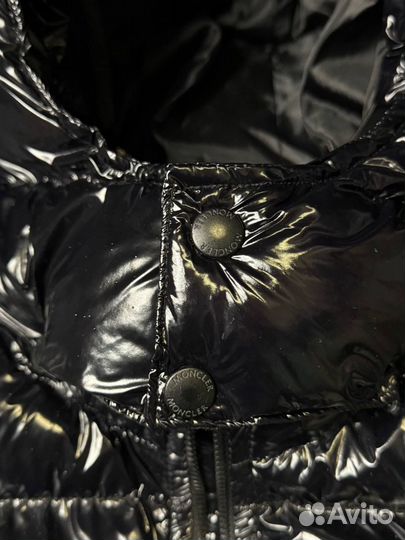 Глянцевая жилетка Moncler