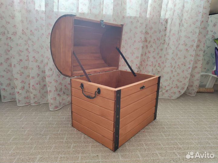 Сундук - короб для хранения. Деревянный