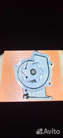 Водяная помпа на Nissan Sunny