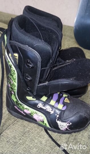 Детский копмлект-сноуборд-крепления-ботинки