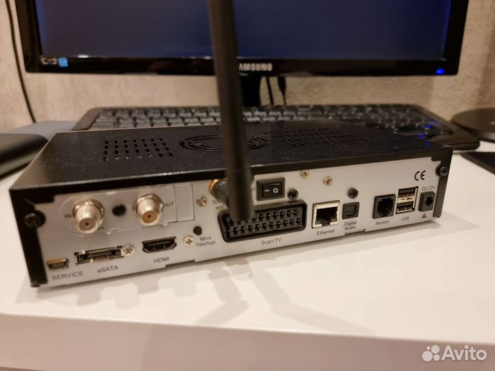 Спутниковый Ресивер Dreambox 800 hd SE wifi