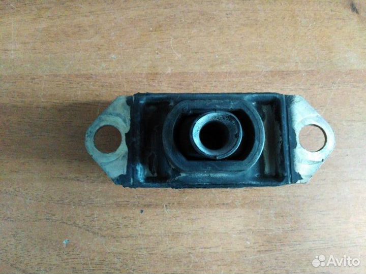 Опора МКПП левая Renault Logan 2004 - 2016