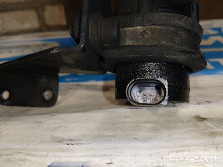 Насос антифриза дополнительный VW Touareg 03-10