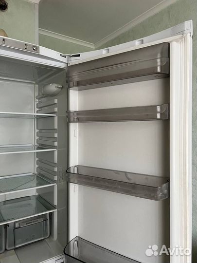 Холодильник бу Ariston