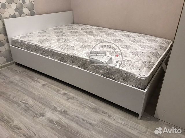 Кровать двуспальная с основанием в комплекте