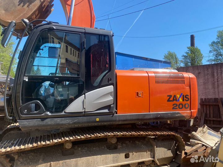 Гусеничный экскаватор Hitachi ZX200-5G, 2019