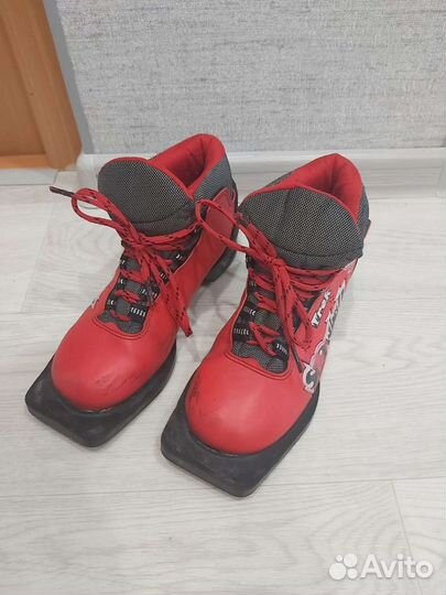 Лыжные ботинки 