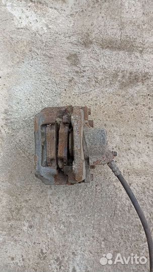 Renault Logan 1 передний правый суппорт