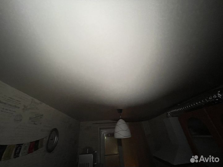 Круглосутоно Слить воду из натяжного потолка