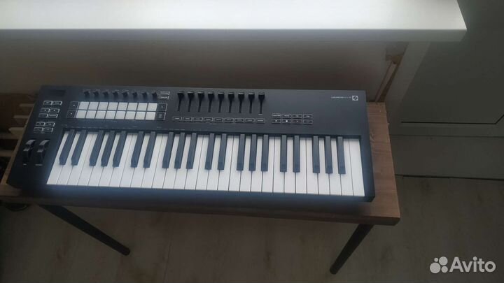 Novation Launchkey 49 MK3 миди-клавиатура