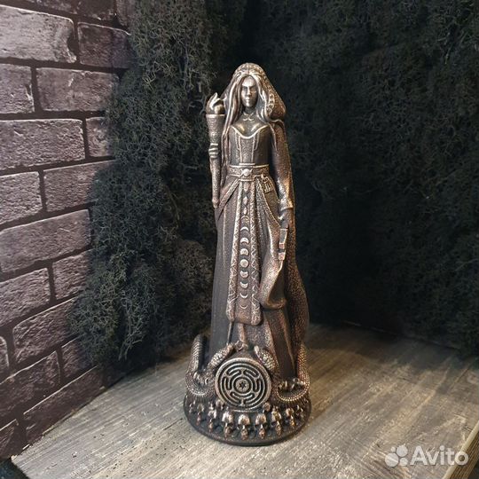 Статуэтка Великой Гекаты