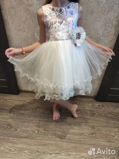 Нарядное платье на девочку