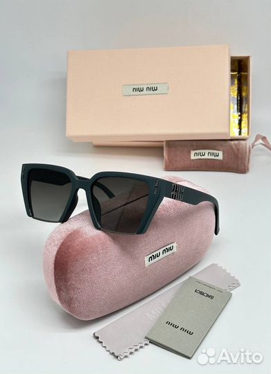 Солнцезащитные очки Miu Miu
