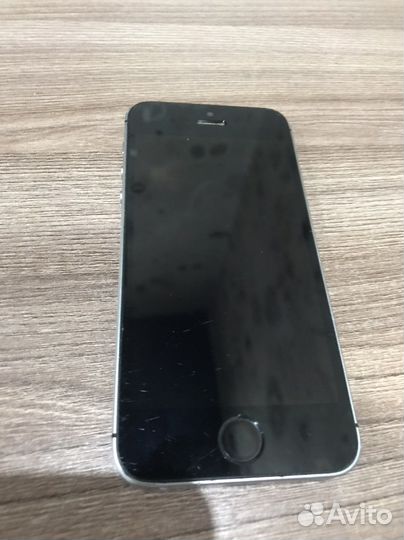 Телефон iPhone SE