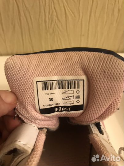 Кроссовки для девочки 30