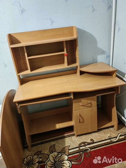 Компьютерный стол