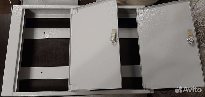 Ящик металлический настенный