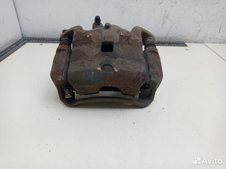 Суппорт тормозной передний правый Nissan Tiida