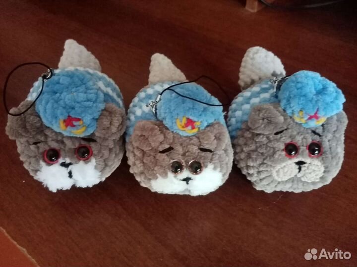 Вязаный кот-десантник