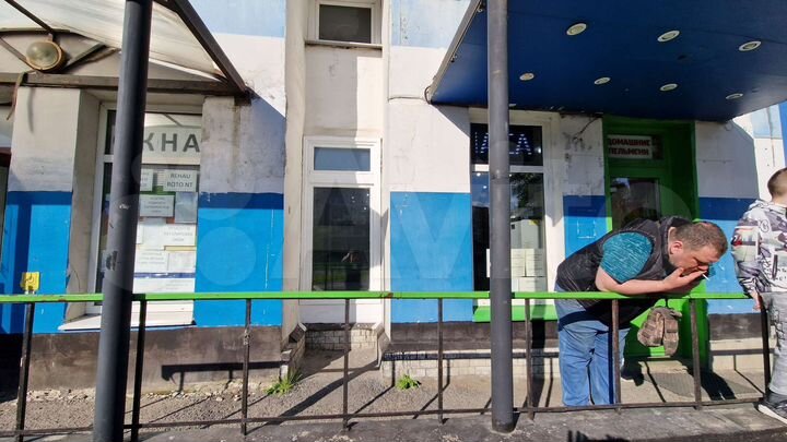 Торговое помещение с витринным окном на проспект