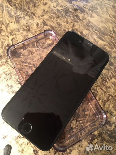 Телефон iPhone SE 2020