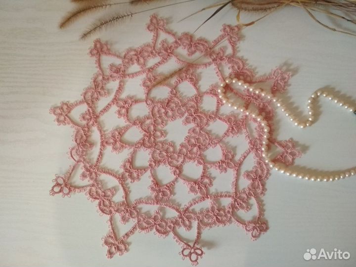 Салфетки техникой фриволите, ручная работа