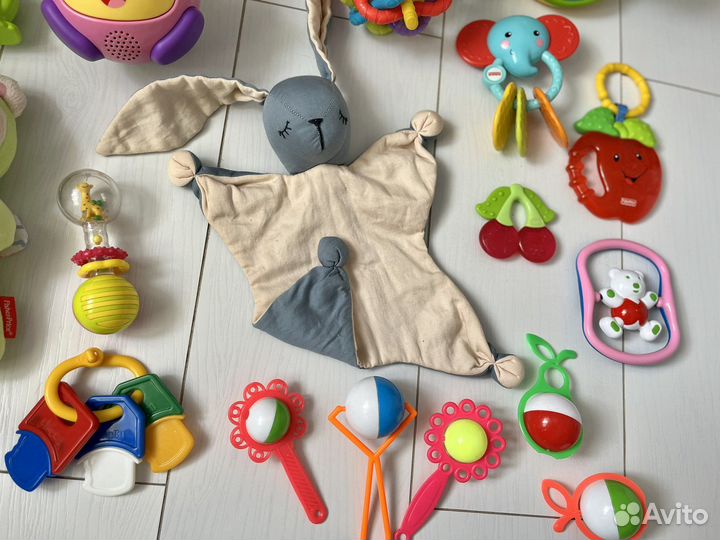 Набор фирменных развивающих игрушек для малыша)