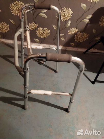 Ходунки для инвалида или пожилого человека